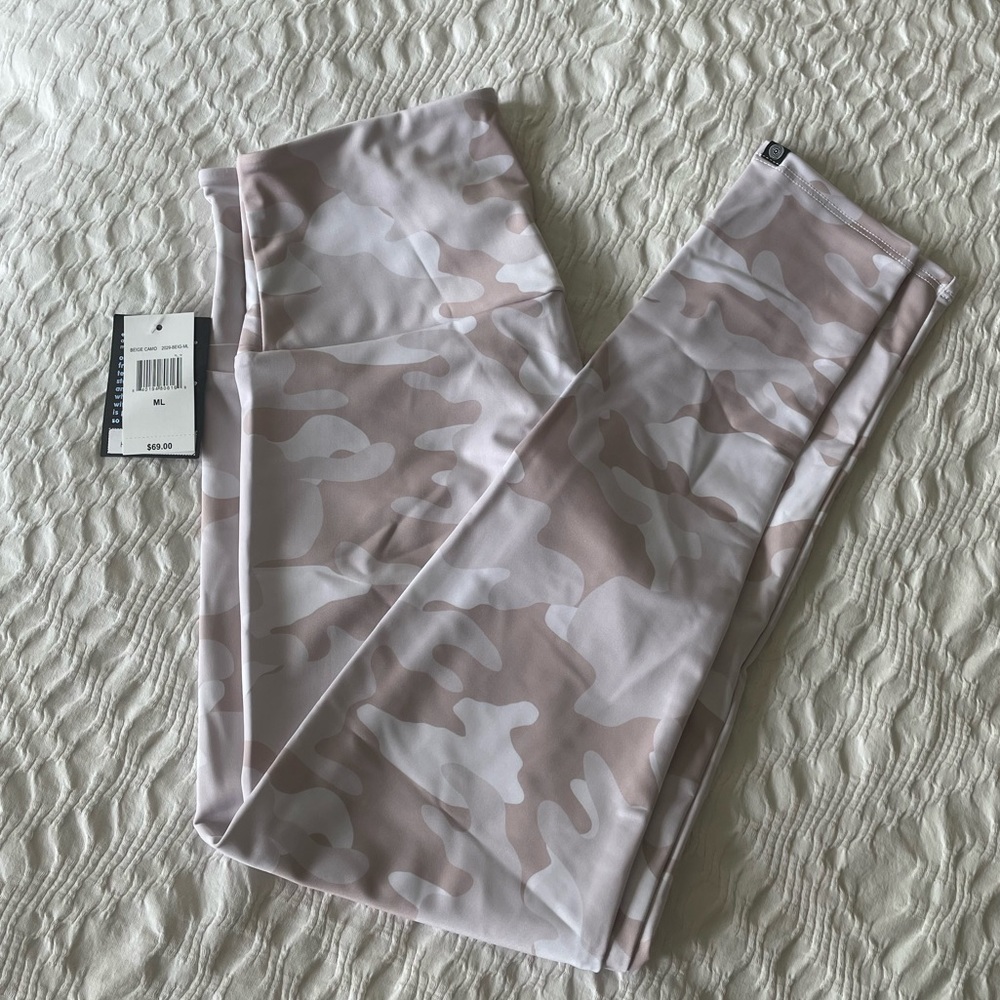 ONZIE pink camo leggings, Size M, NWT